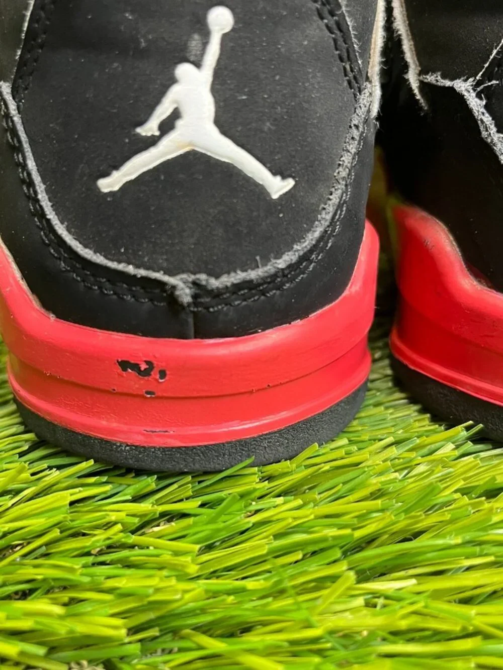 Nike Air Jordan 4 Retro Boys Size 3Y Black Red Athletic Leather Shoes Sneakers